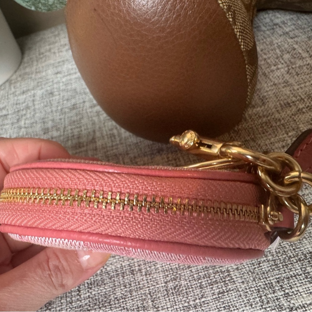 $89 COACH Circular Coin Pouch In Signature Jacquard - Picture 5 of 6